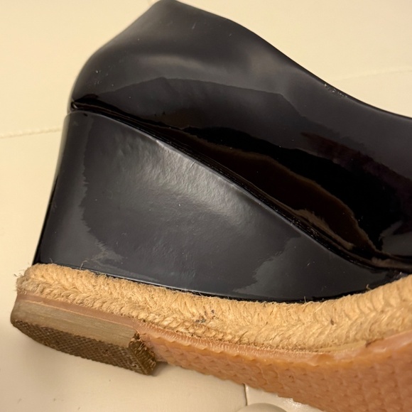 Gucci Charlotte Patent Leather Peep toe Wedge Pumps, Black, Size 6 - Picture 7 of 10